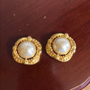 Elegant Gold and Pearl Earrings